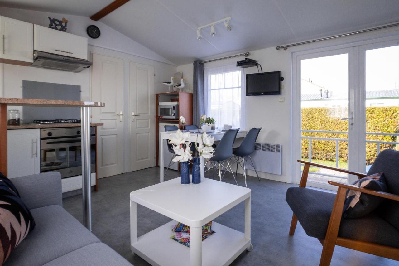 Knus En Modern Ingericht Chalet Met Gratis Wifi Villa Tzummarum Exterior photo
