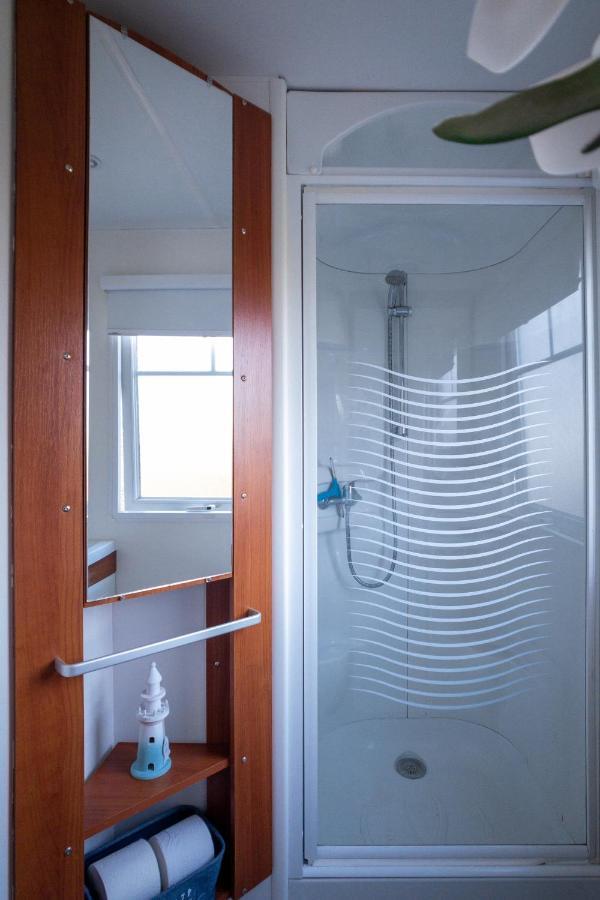 Knus En Modern Ingericht Chalet Met Gratis Wifi Villa Tzummarum Exterior photo